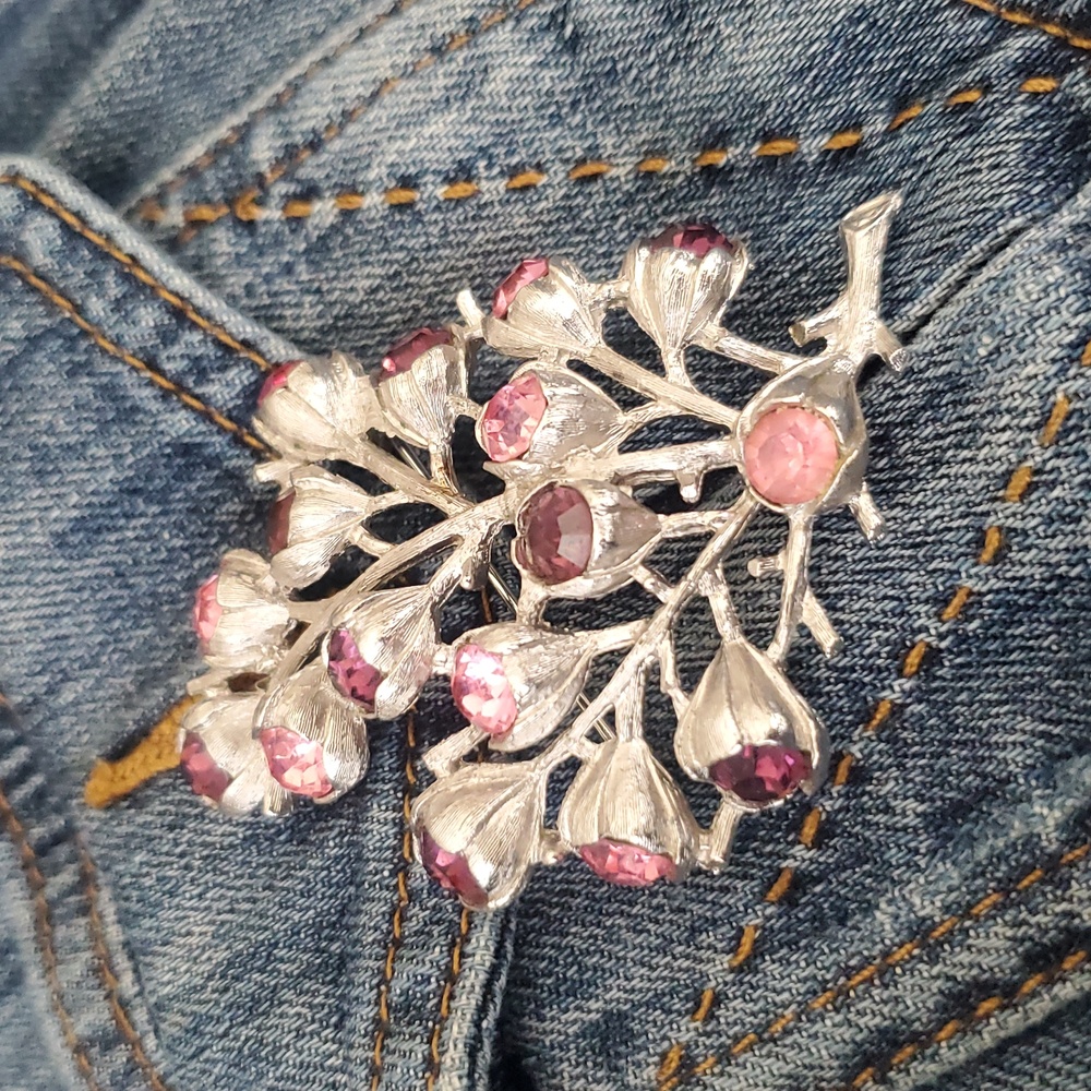 1960s Signed Vintage Sarah Cov Pin